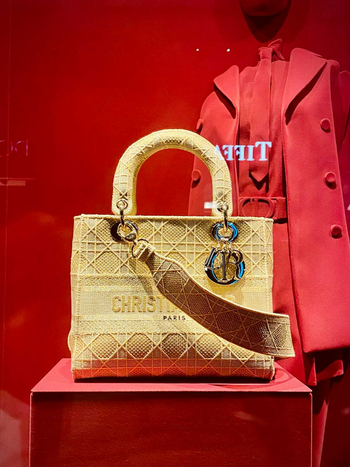 Resell Your Luxury Bag Successfully With These Tips