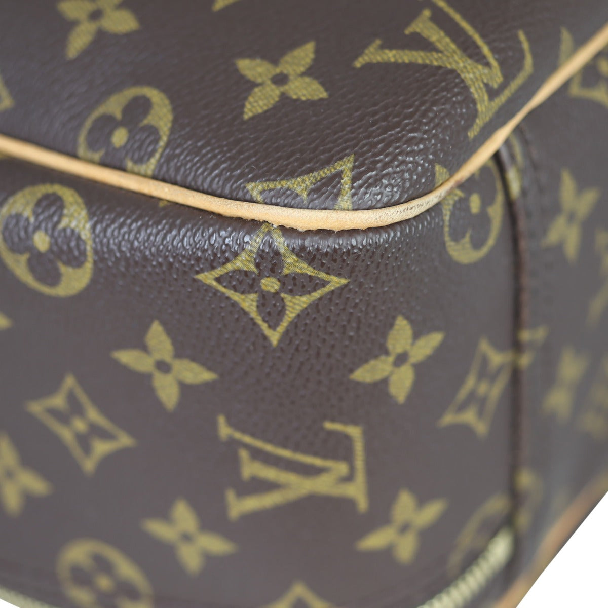 Louis Vuitton Excursion Monogram Corner
