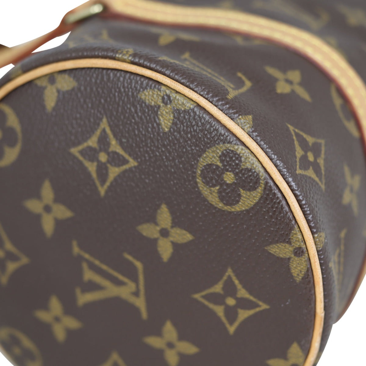 Louis Vuitton Papillon Monogram Corner close up