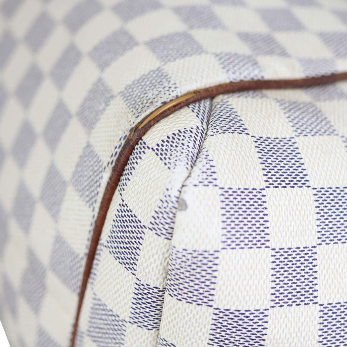 Louis Vuitton Totally MM Damier Azur  Corner close up