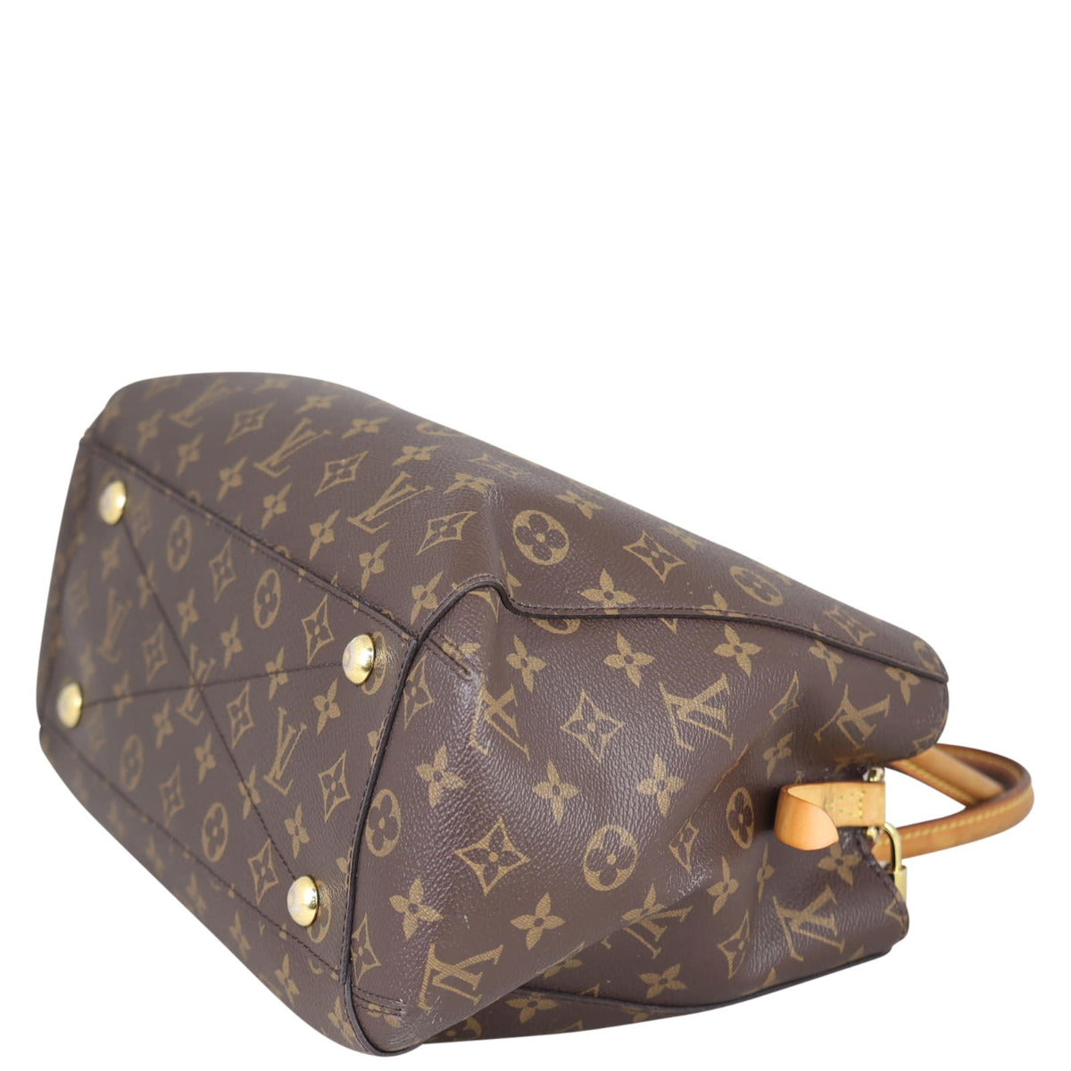 Louis Vuitton Montaigne MM Monogram Corner Distance