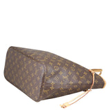 Louis Vuitton Neverfull MM Monogram Corner Distance