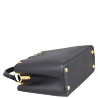 Louis Vuitton Capucines MM (black) Corner Distance
