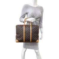 Louis Vuitton Porte Documents Voyage Monogram Mannnequin
