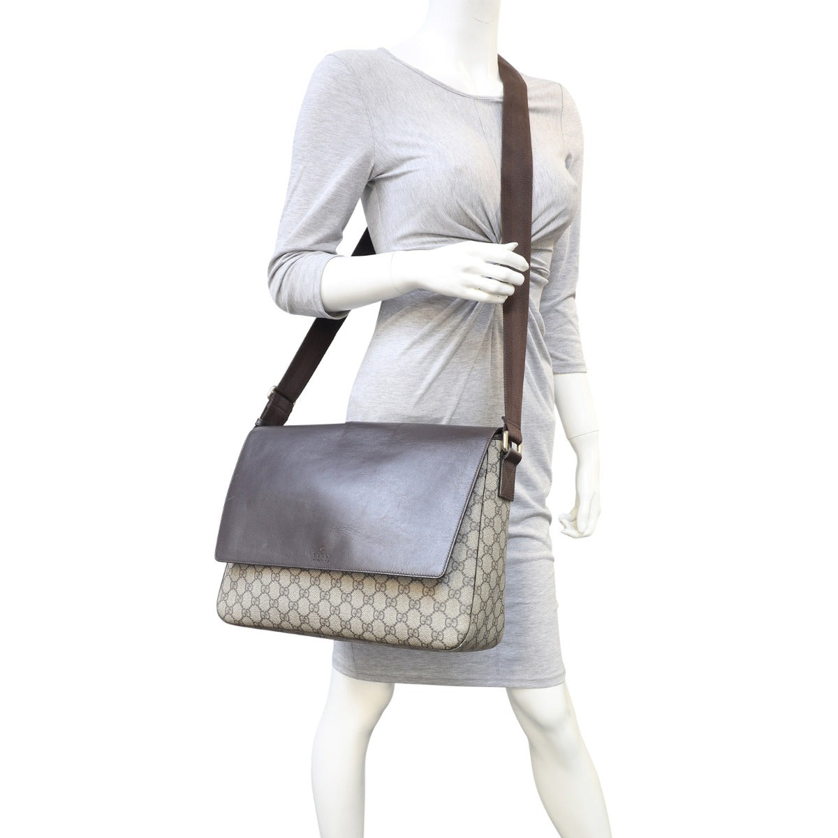 Gucci GG Supreme Leather Flap Messenger Mannequin