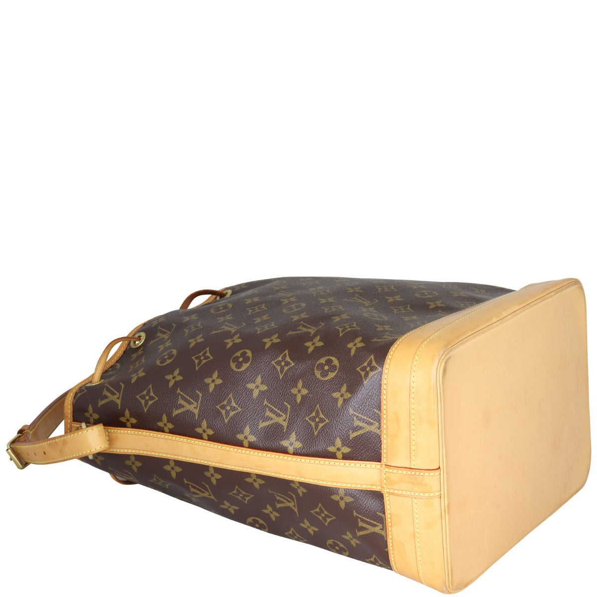 Louis Vuitton Noe Monogram Corner Distance