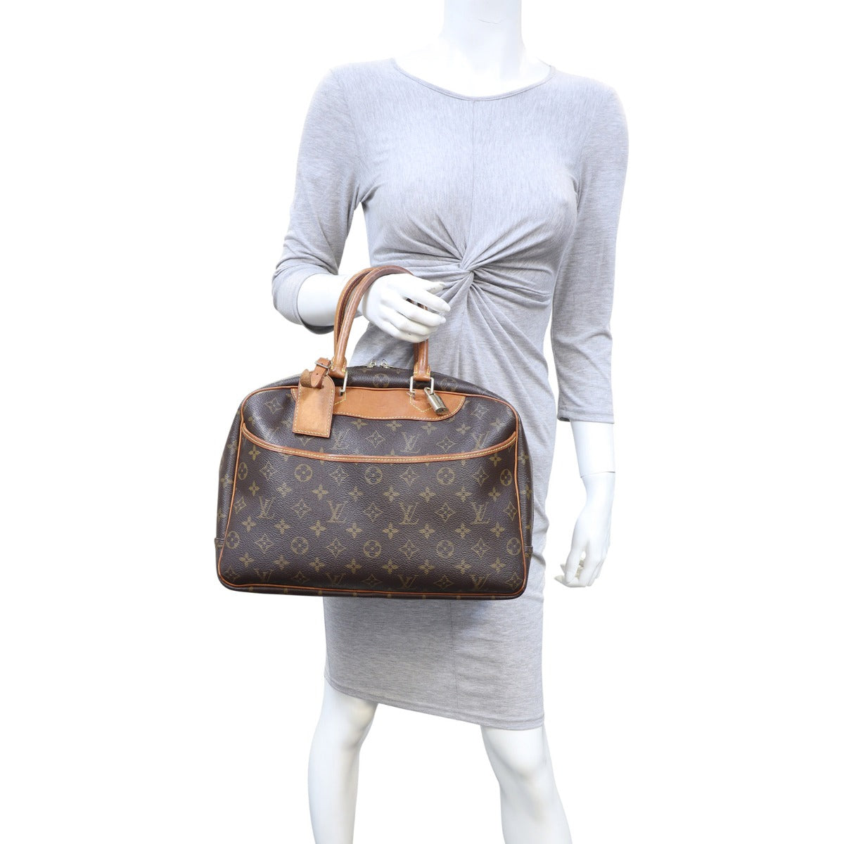 Louis Vuitton Deauville Bowling Vanity Monogram mannequin