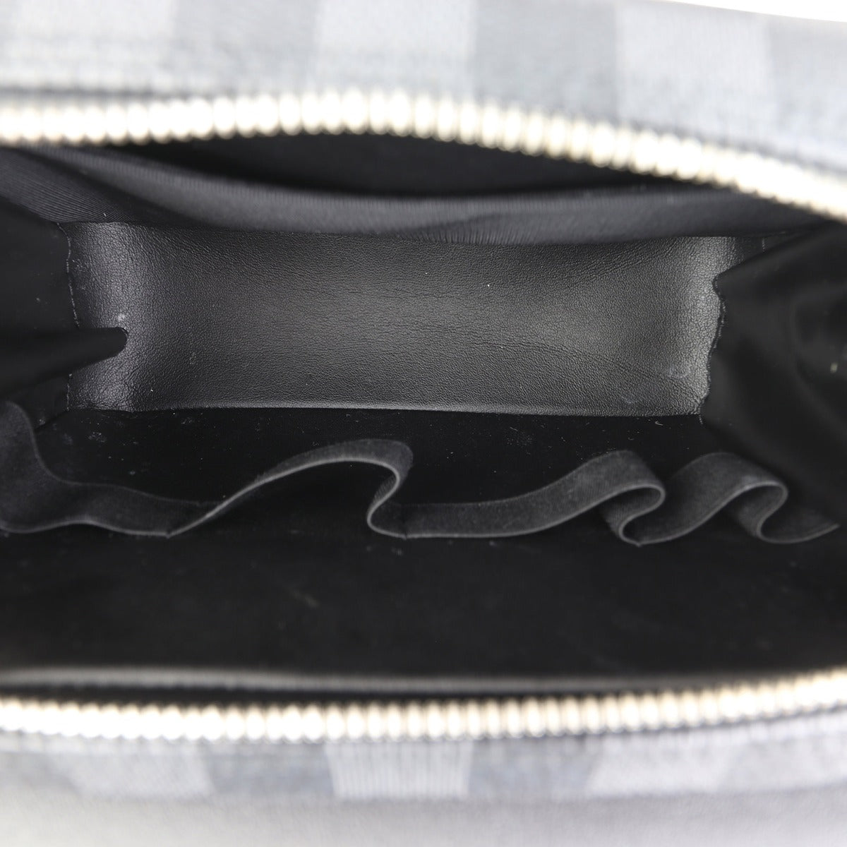 Louis Vuitton Hanging Toiletry Kit Damier Graphite Interior