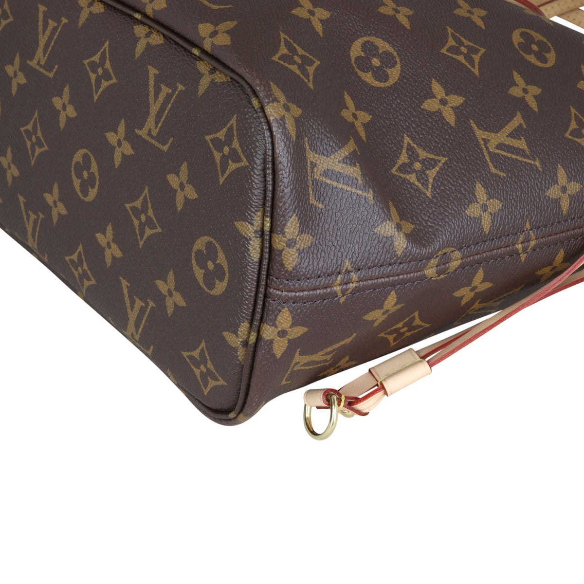 Louis Vuitton Neverfull PM Monogram Corner Closeup