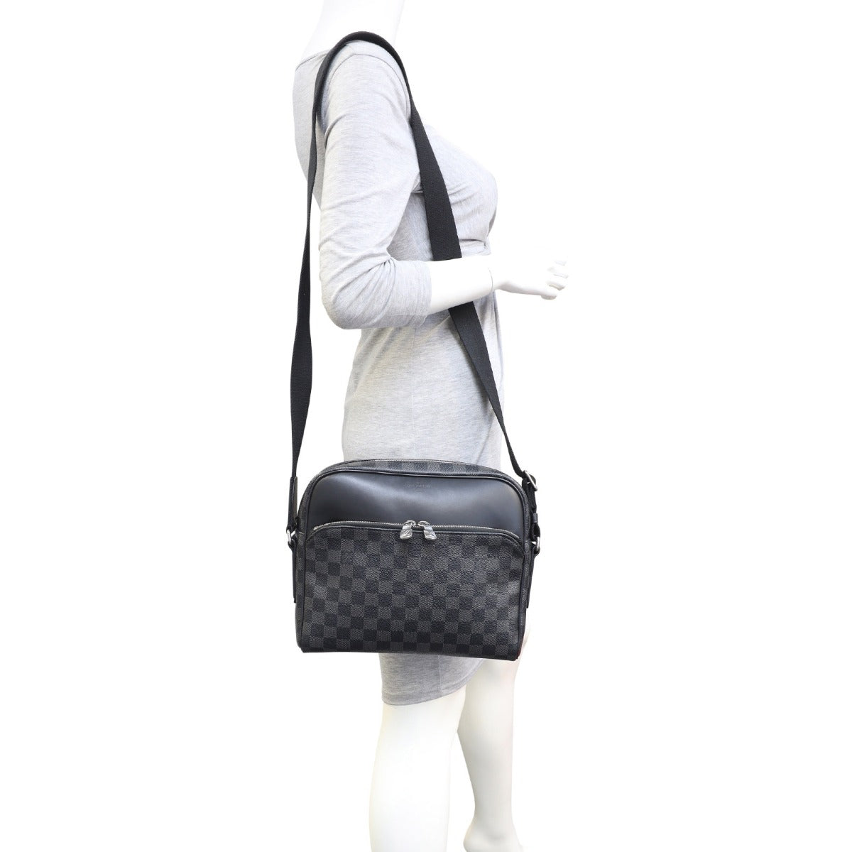 Louis Vuitton Dayton Reporter PM Damier Graphite Mannequin