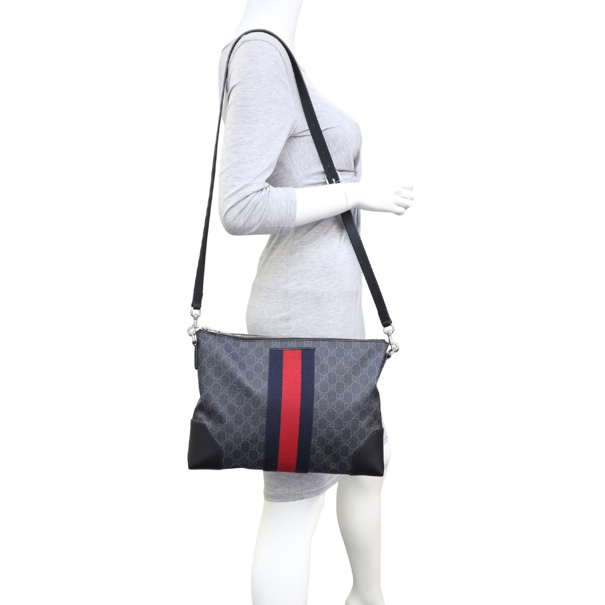 Gucci GG Supreme Messenger Mannequin