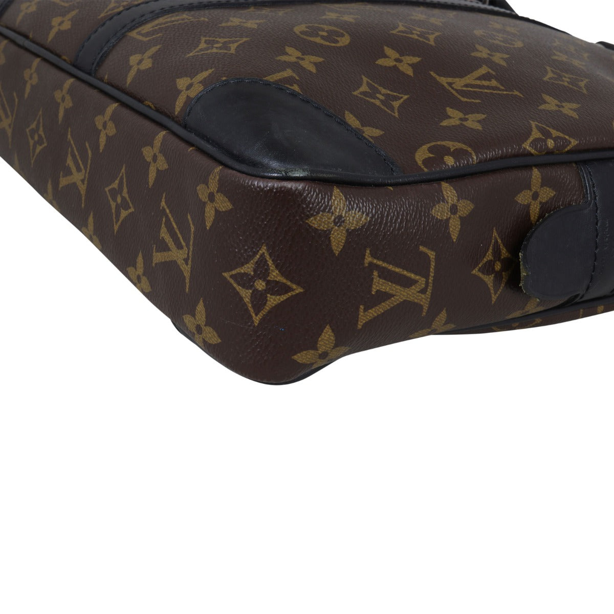 Louis Vuitton Porte Documents Voyage Monogram Macassar Corner Closeup