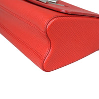 Louis Vuitton Twist MM Epi Corner Closeup