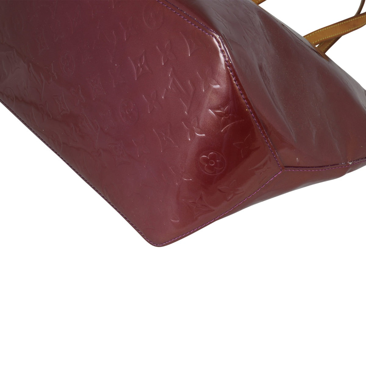 Louis Vuitton Bellevue Monogram Vernis Corner Closeup