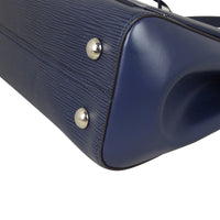 Louis Vuitton Cluny MM Epi Corner Closeup