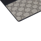 Gucci GG Supreme Pouch Corner Closeup