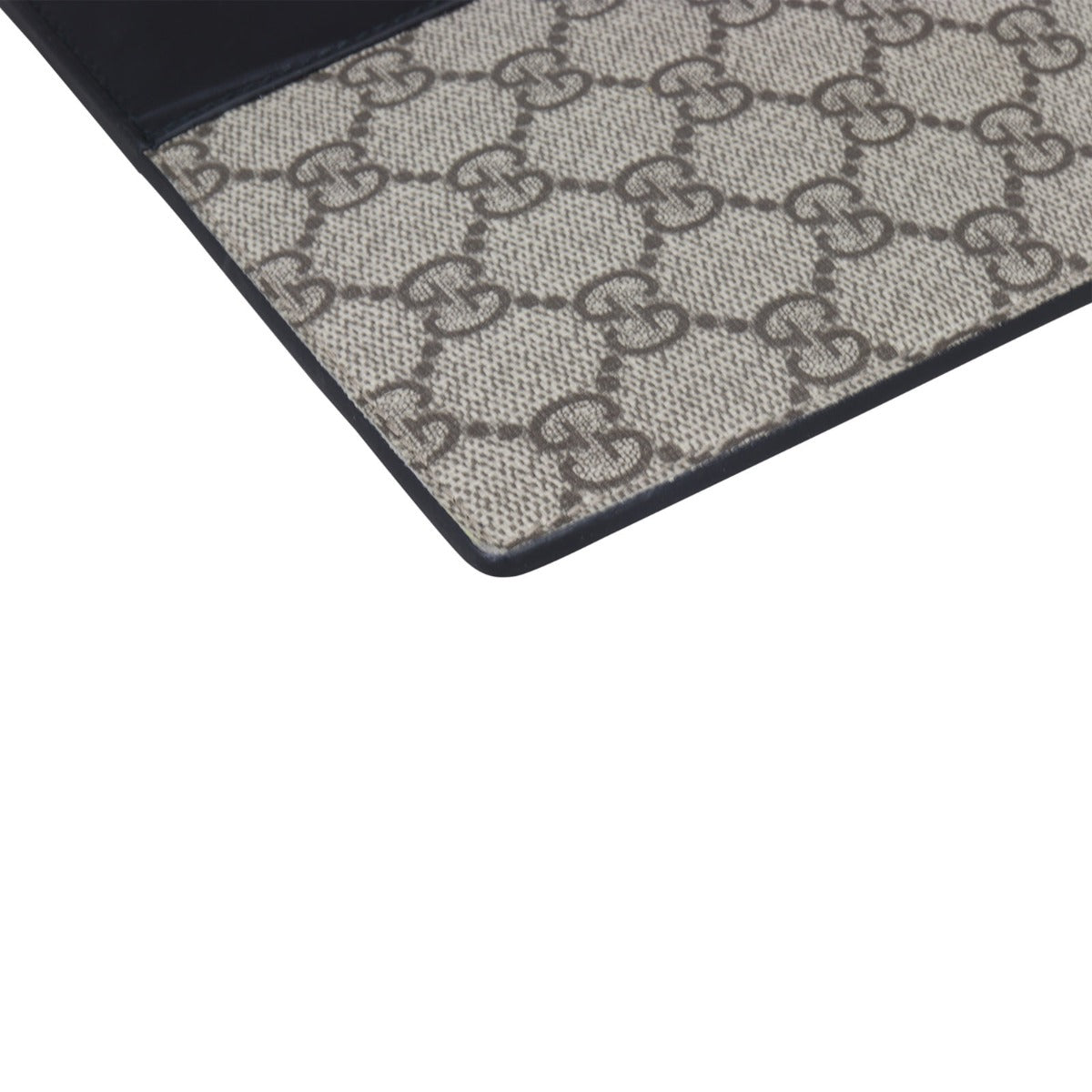 Gucci GG Supreme Pouch Corner Closeup