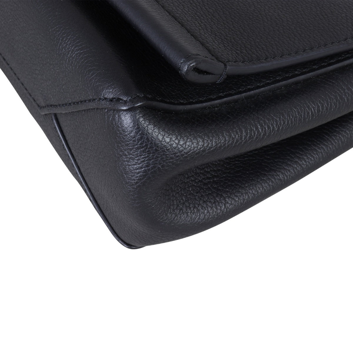 Louis Vuitton Lockme II BB Corner Closeup