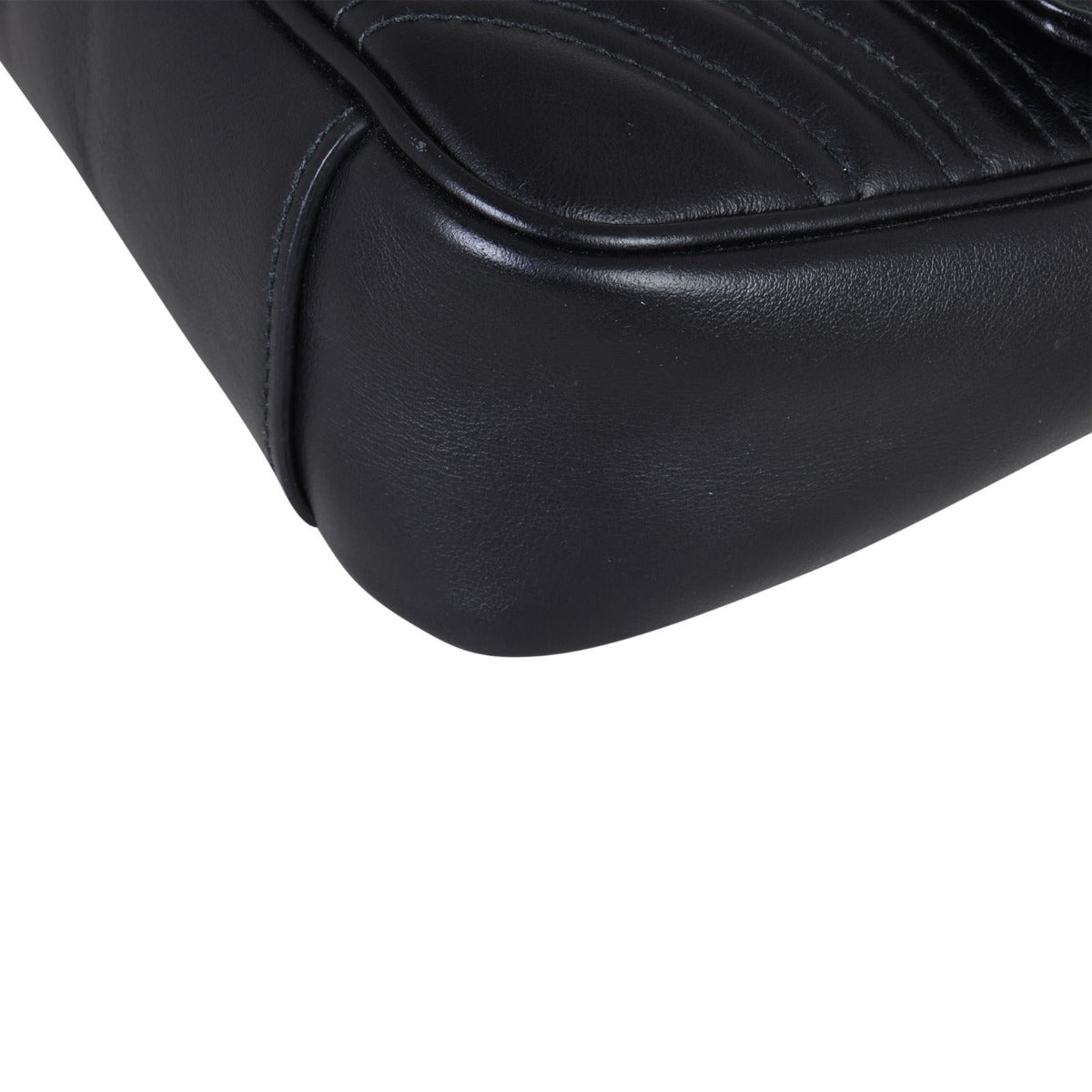 Gucci GG Marmont Matelasse Mini Shoulder Bag Corner Closeup