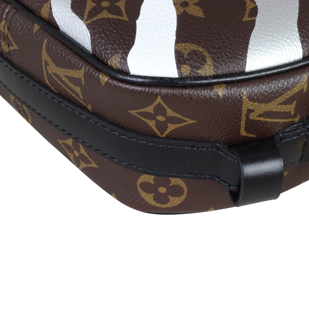 Louis Vuitton x LOL Boite Chapeau Souple Corner Closeup