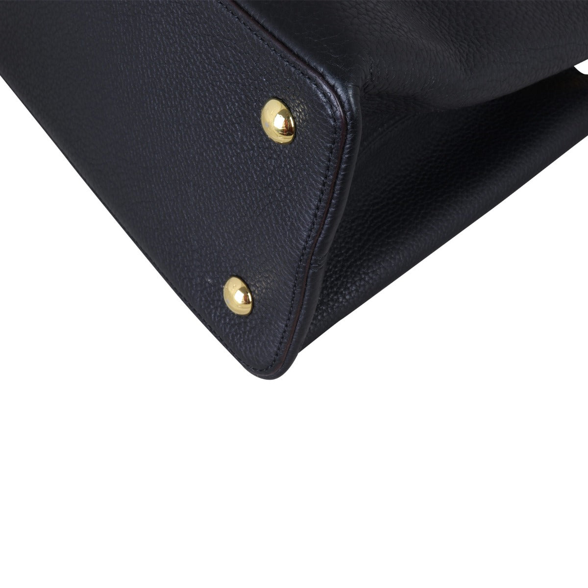 Louis Vuitton Capucines MM Corner Closeup