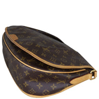 Louis Vuitton Menilmontant MM Monogram Corner Distance