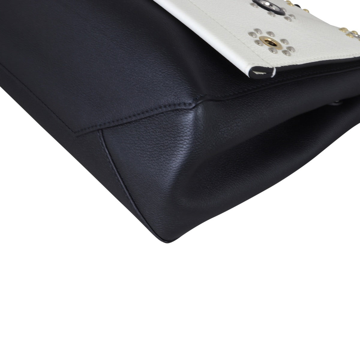 Louis Vuitton Lockme II Corner Close Up