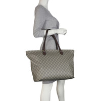 Gucci GG Supreme Medium Tote Mannequin
