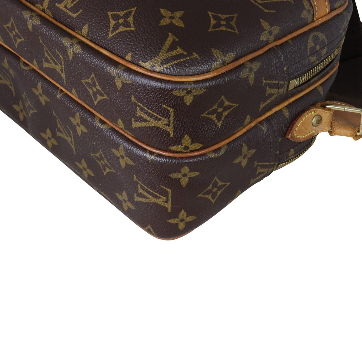 Louis Vuitton Reporter Monogram PM Corner Close Up