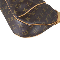 Louis Vuitton Thames GM Monogram Corner Close Up