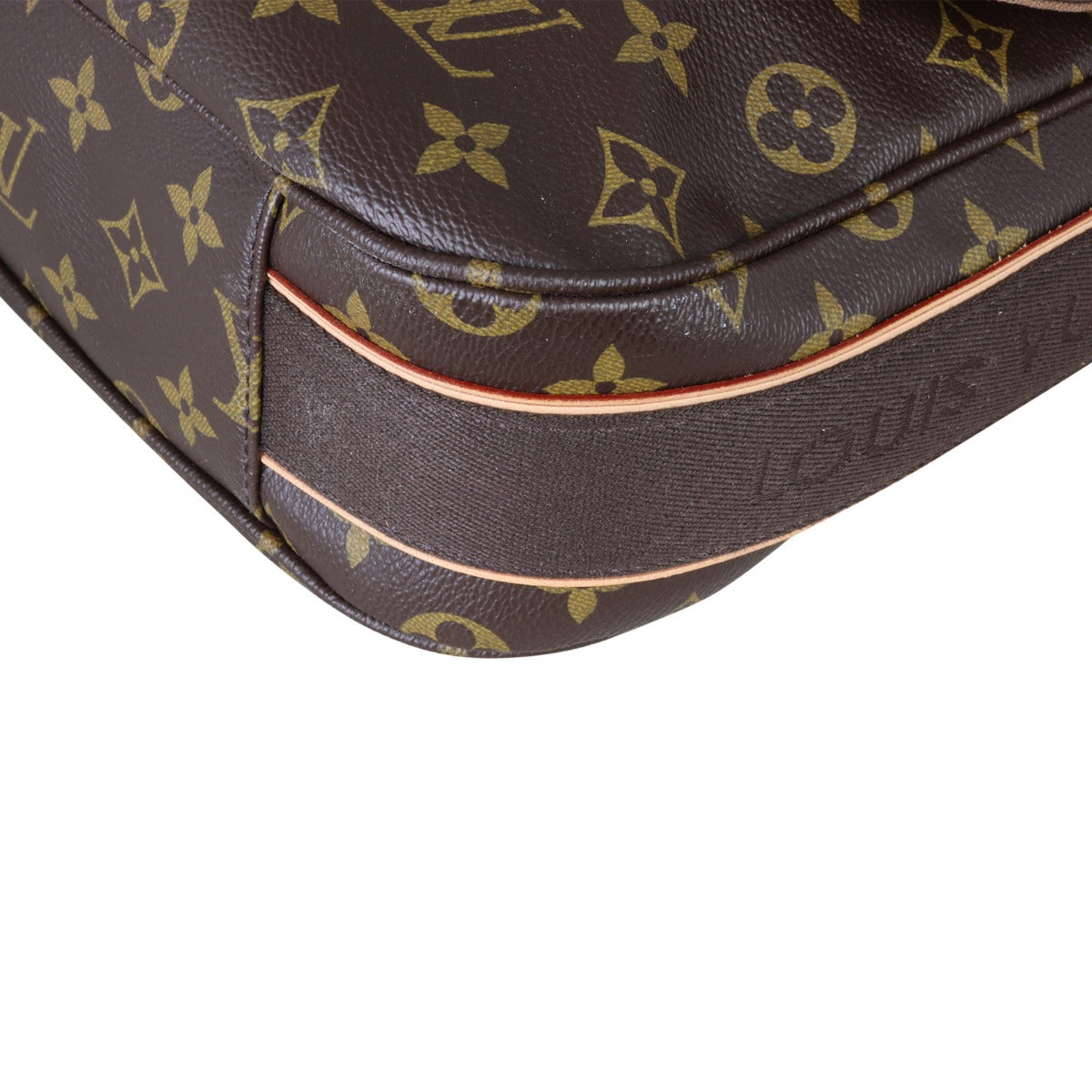 Louis Vuitton Beaubourg Messenger Monogram Corner Close Up