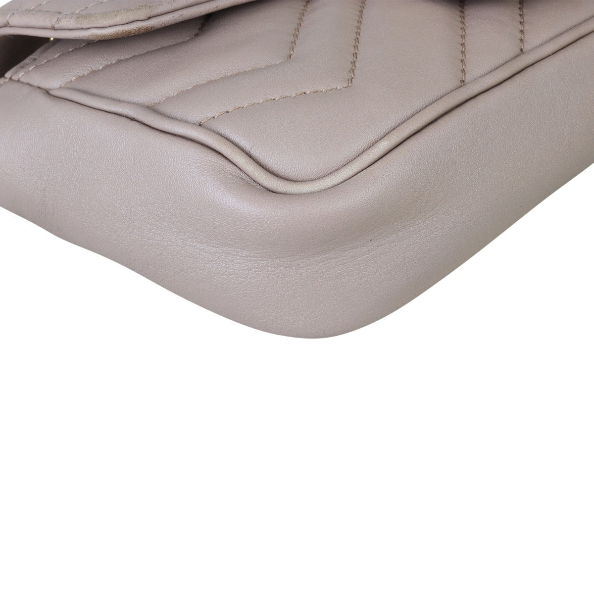 Gucci GG Marmont Super Mini Shoulder Bag Corner Close Up