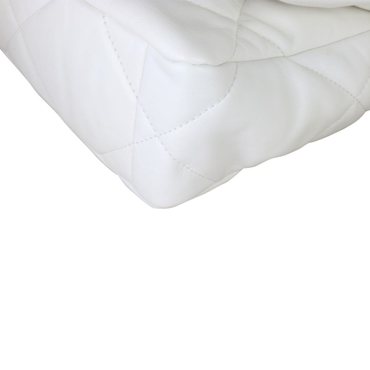 Chanel 19 Flap Bag Medium Corner Close Up