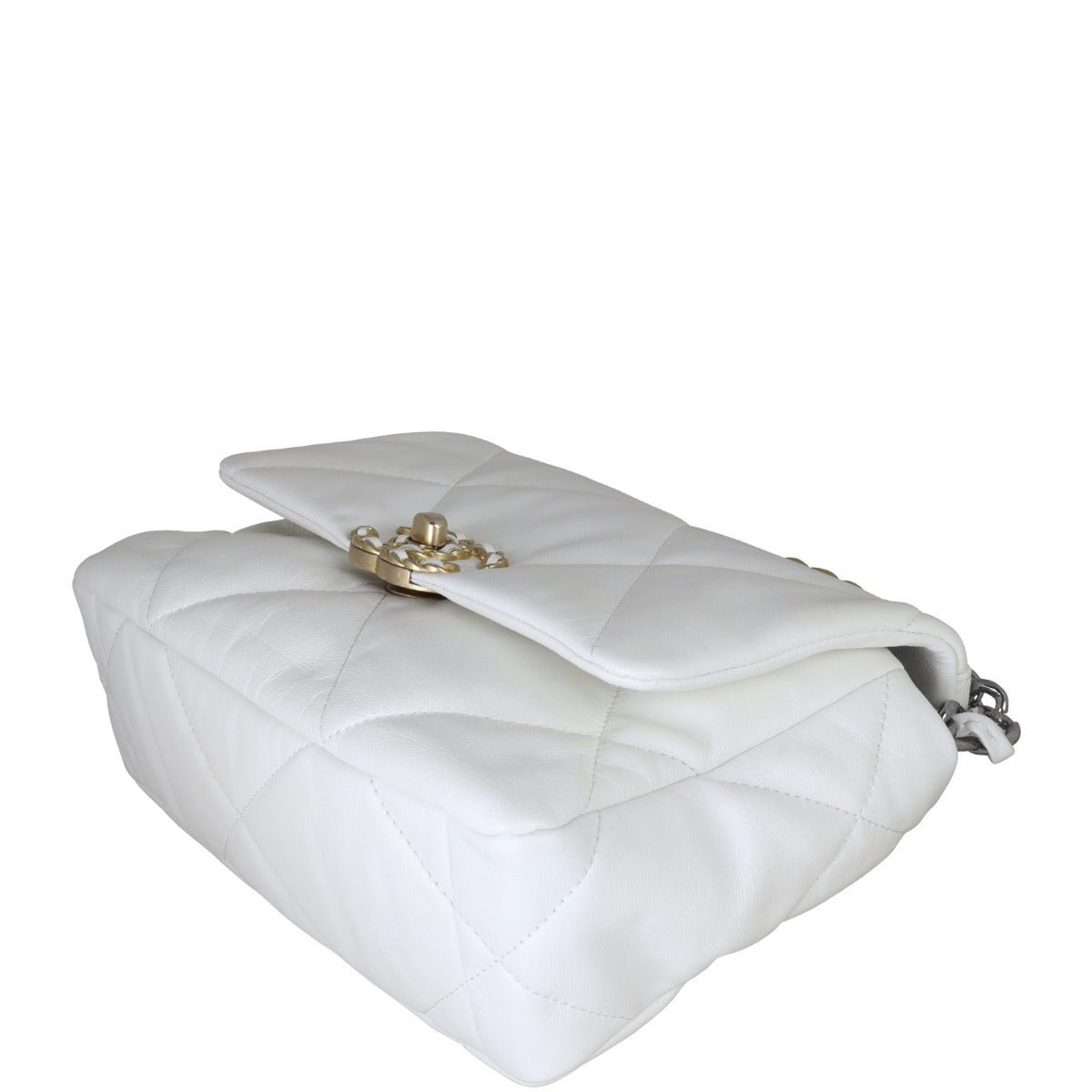 Chanel 19 Flap Bag Medium Corner Distance