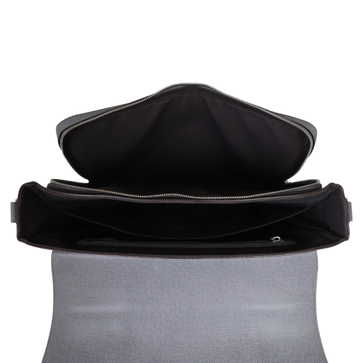 Louis Vuitton Taiga Vassili GM Whole Interior