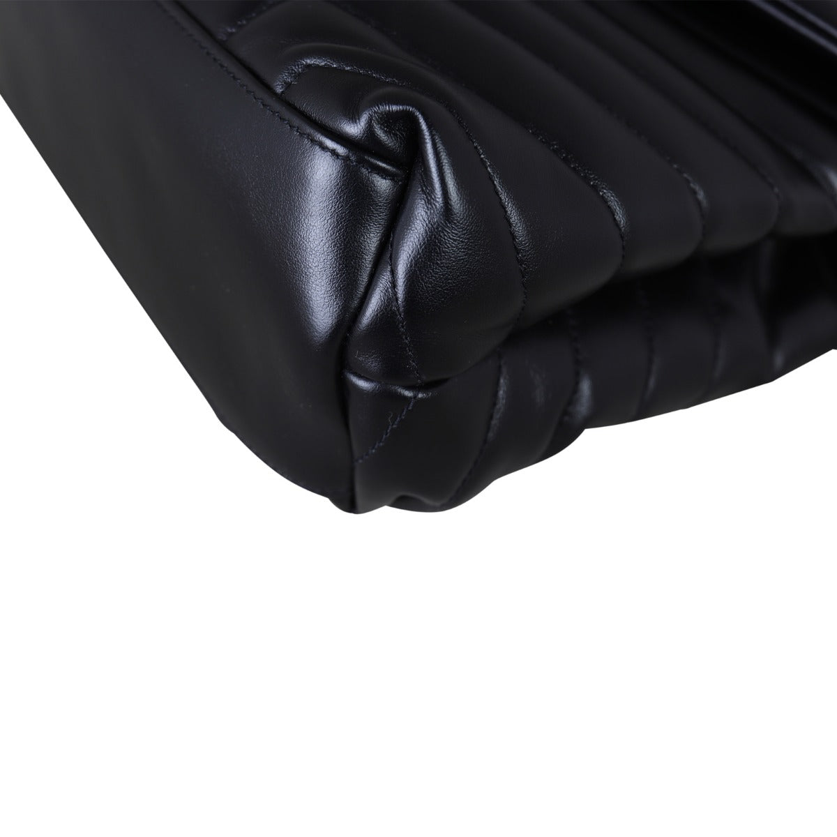 Saint Laurent Loulou Medium Corner Close up