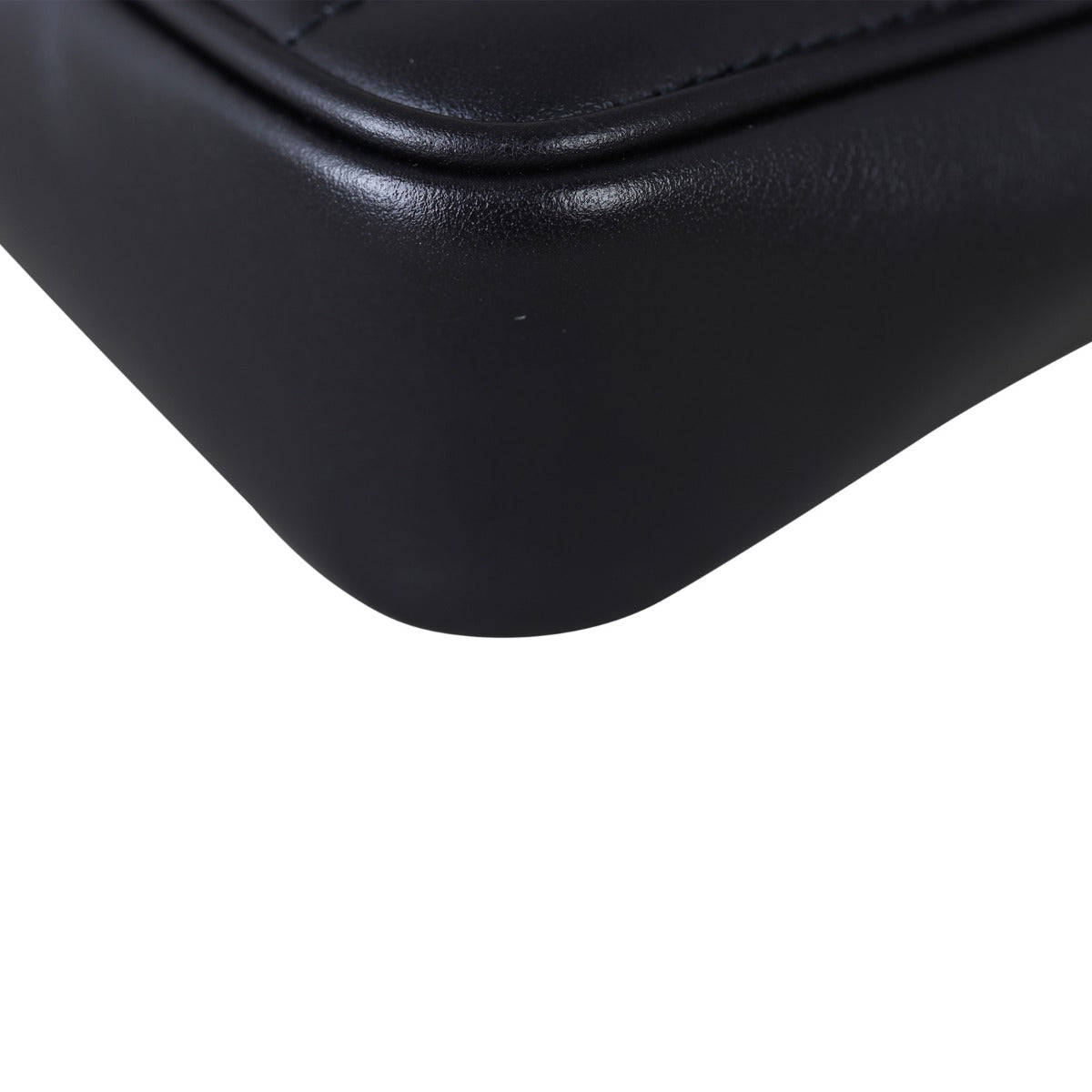 Gucci GG Marmont Super Mini Shoulder Bag Corner Close Up