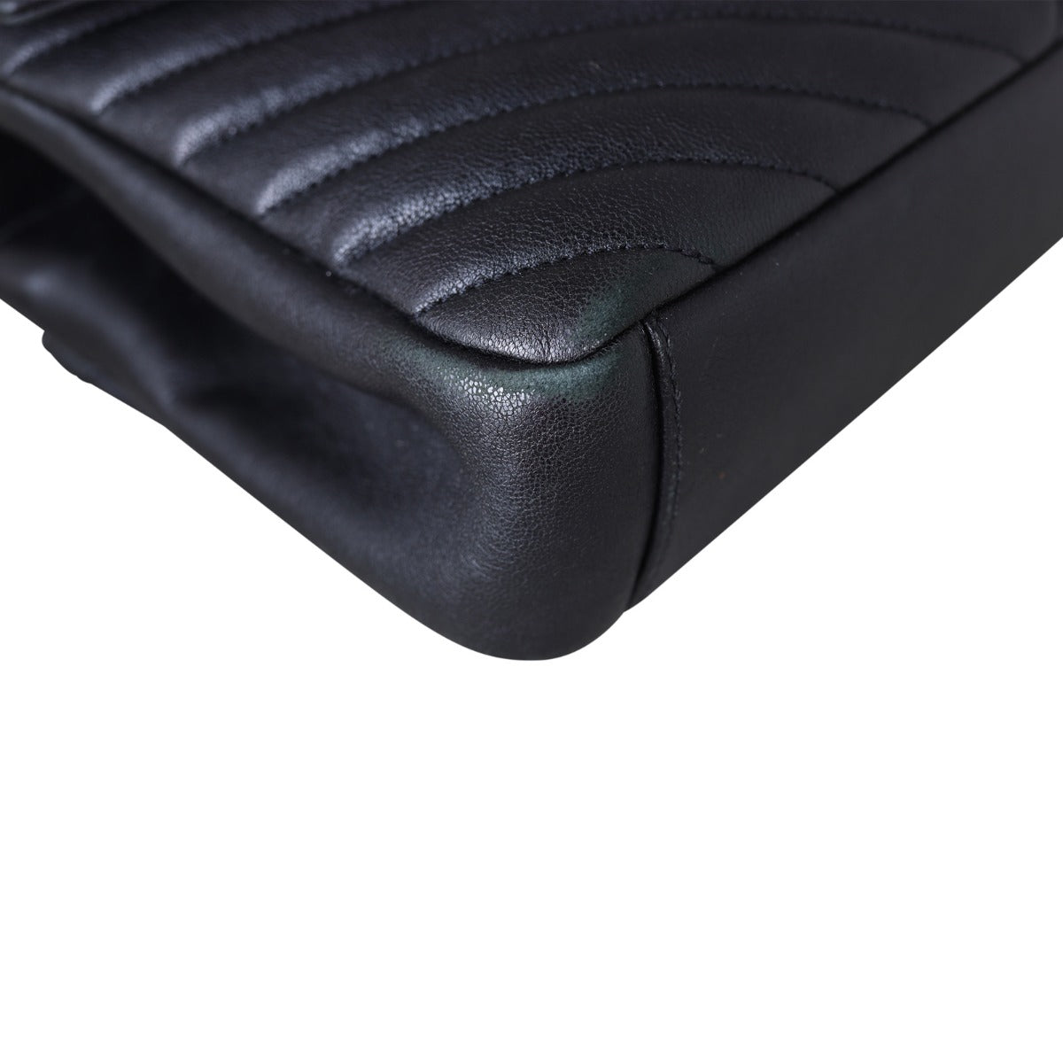 Saint Laurent College Medium Corner Close Up