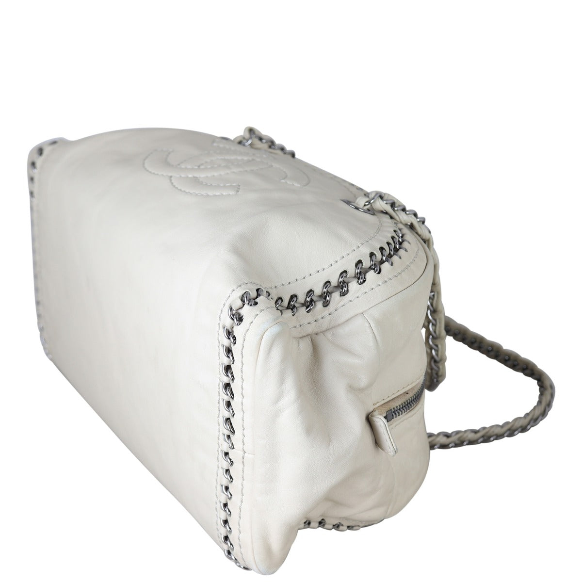 Chanel Luxe Ligne Bowler Corner distance