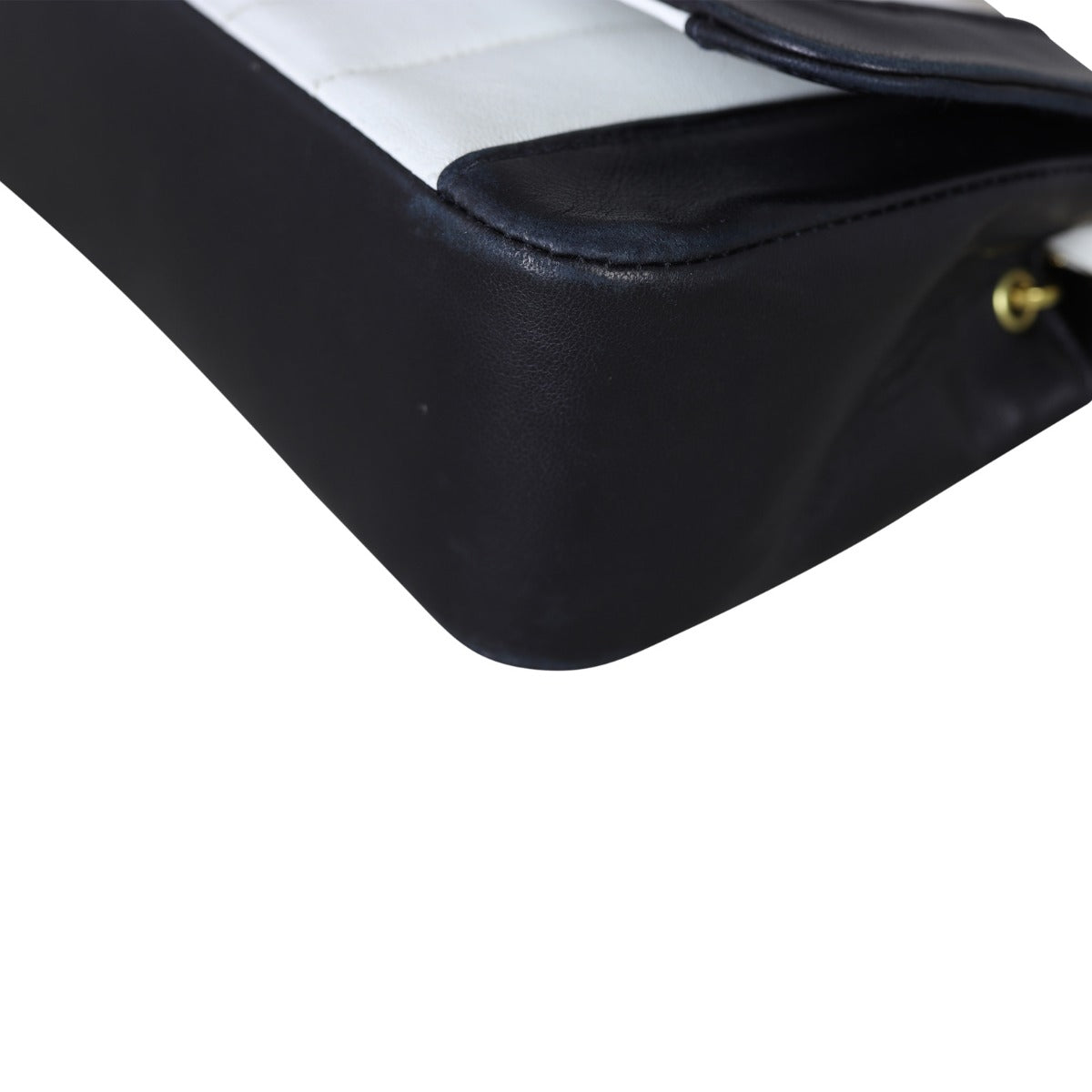 Chanel Vintage Vertical Quilt Flap Bag Corner Close Up