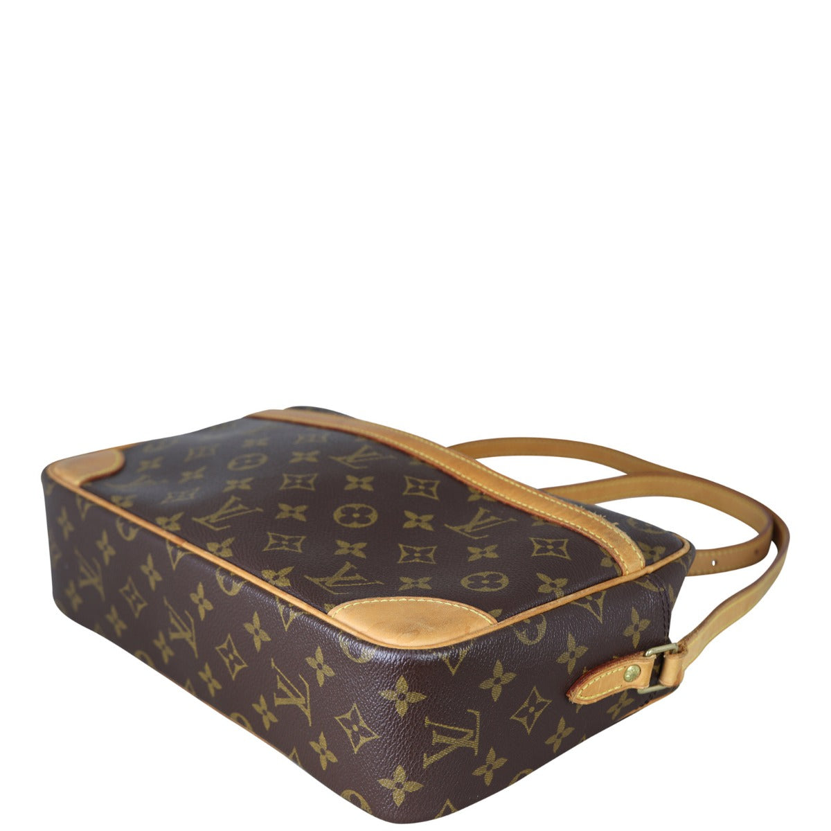 Louis Vuitton Trocadero 27 Monogram Corner Distance