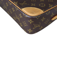 Louis Vuitton Trocadero 27 Monogram Corner Close Up