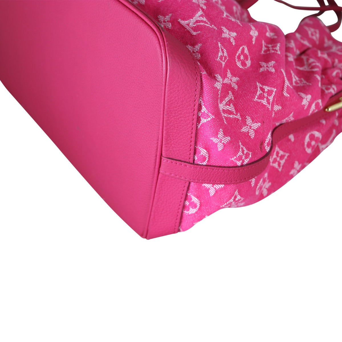 Louis Vuitton Noefull Denim MM Corner Close Up