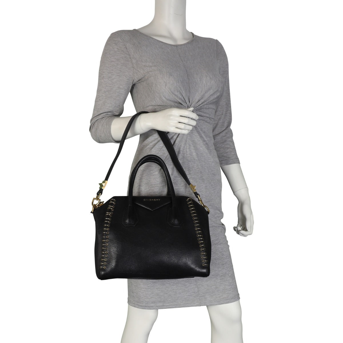 Givenchy Antigona Medium Buffalo Ring Mannequin