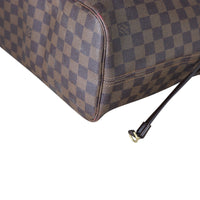 Louis Vuitton Neverfull MM Damier Ebene Corner Close Up