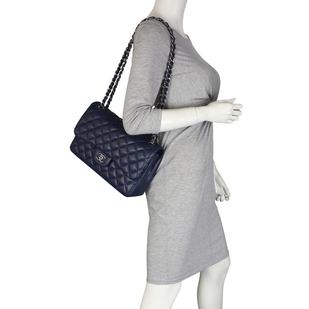Chanel Classic Double Flap Jumbo mannequin