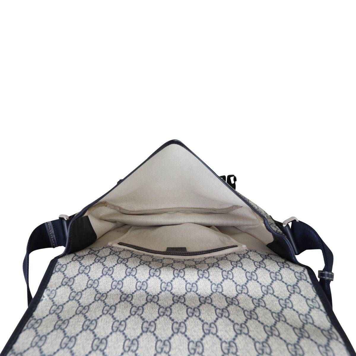 Gucci GG Supreme Messenger Bag Whole Interior