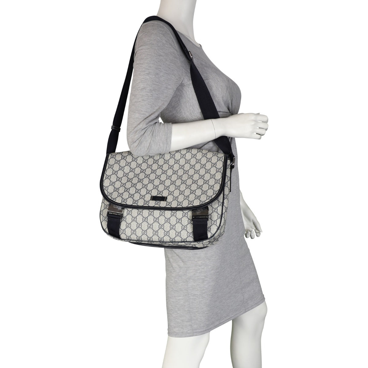 Gucci GG Supreme Messenger Bag Mannequin