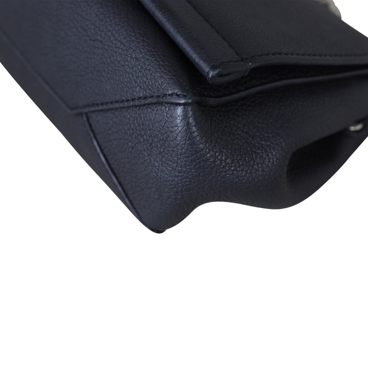 Louis Vuitton Lockme II BB Corner Close Up