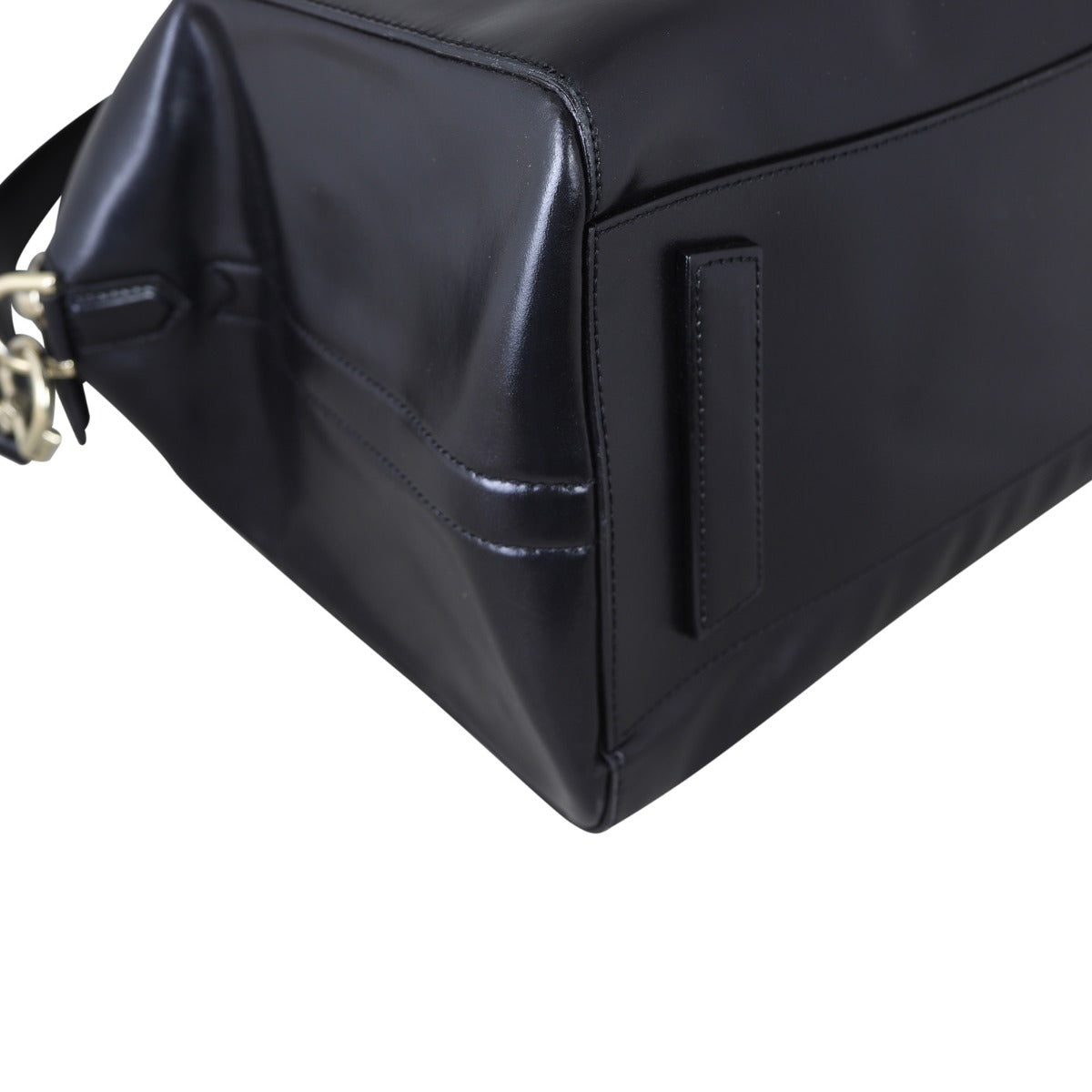 Givenchy Antigona Medium Corner Close Up